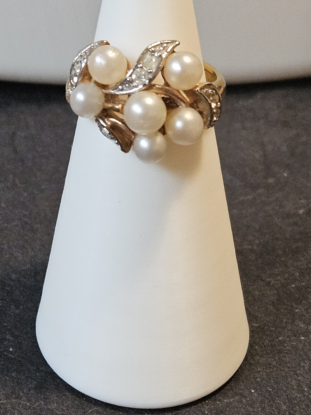 Vintage Avon Gold-Tone Pearl Cluster Ring with Clear Accents. Size 5